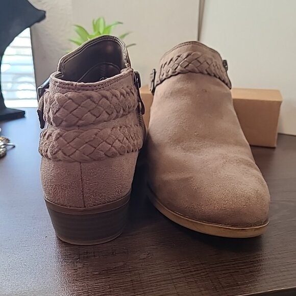 Life Stride Memory Foam Ankle Boots 7.5 Size Sandy Brown Ladies Pre-Owned Office - Picture 2 of 8